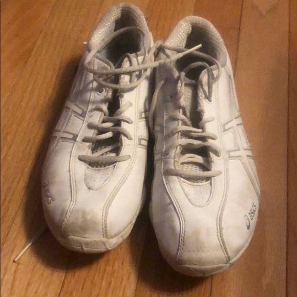 asics white cheer shoes